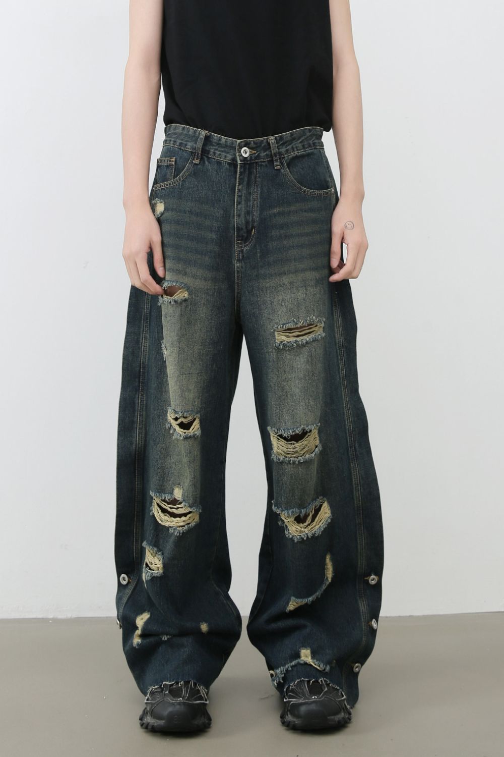Men's Frayed Hem Distressed Wide Leg Jeans
