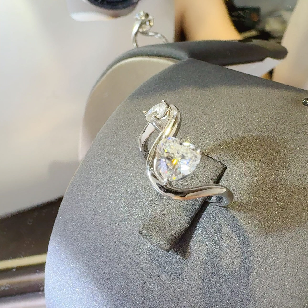 1.3 Carat Moissanite 925 Sterling Silver Irregular Shape Ring Zweitbild