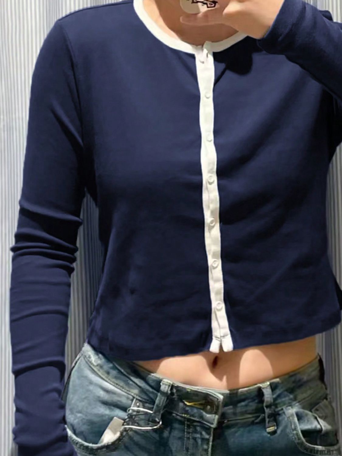 Chemise boutonnée à manches longues et col rond avec bordure contrastée Devine Image secondaire du produit