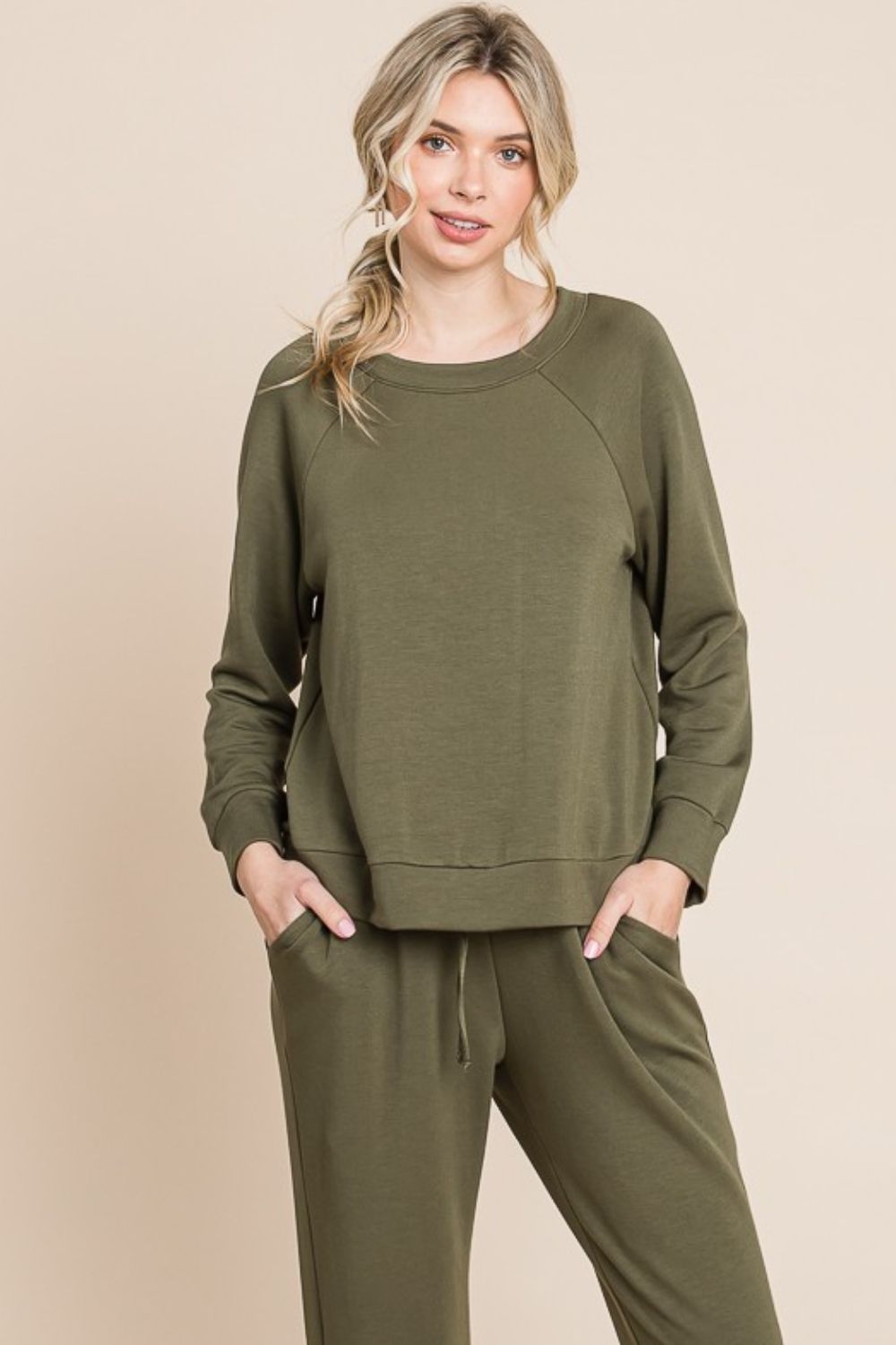 Super Lady Round Neck Raglan Sleeve Top and Pants Lounge Set Image principale du produit
