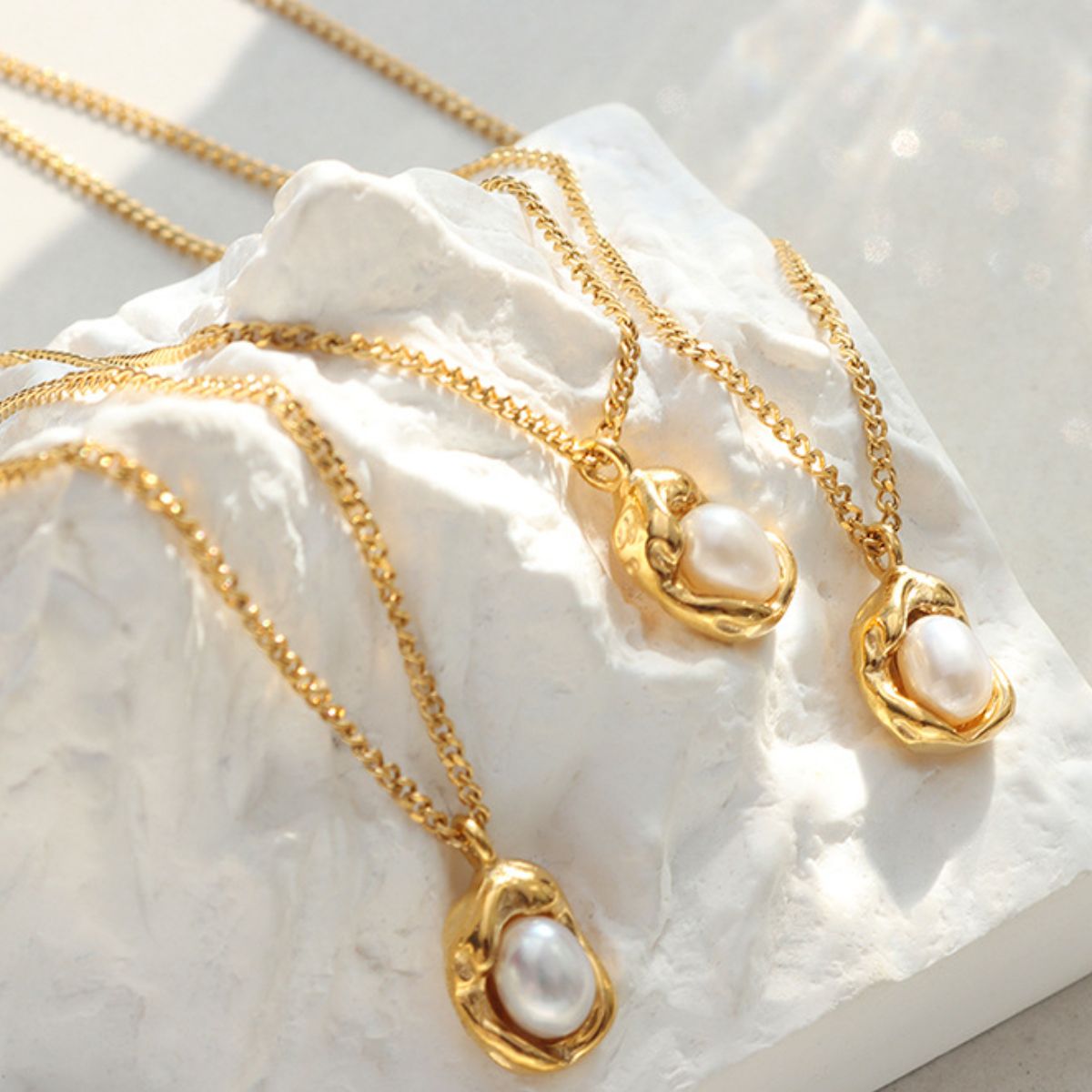 18K Gold-Plated Pearl Pendant Necklace - felvior