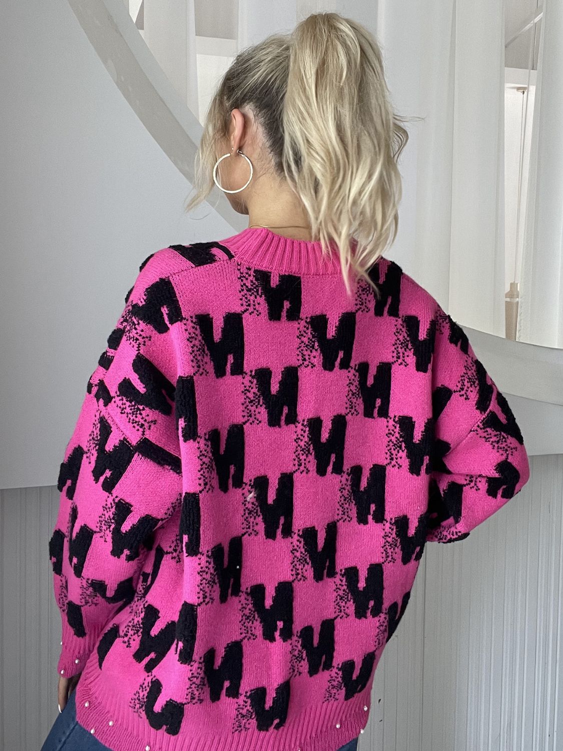 Strickjacke mit Perlenbesatz und V-Ausschnitt und Knopfleiste Zweitbild