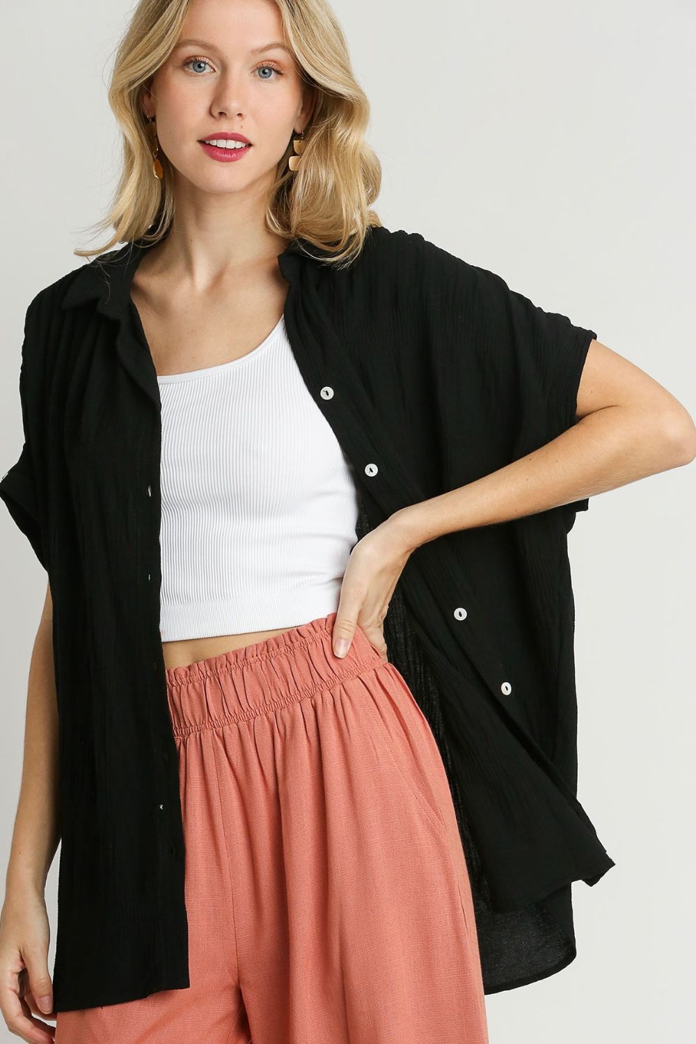 Umgee Full Size Textured Button Down Short Sleeve Shirt Plus Size Hauptbild