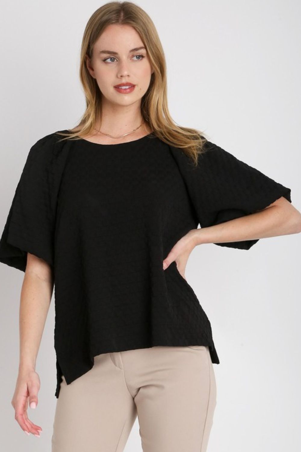 Umgee Full Size Boxy Cut Jacquard Round Neck Top with Side Slit Plus Size Image principale du produit