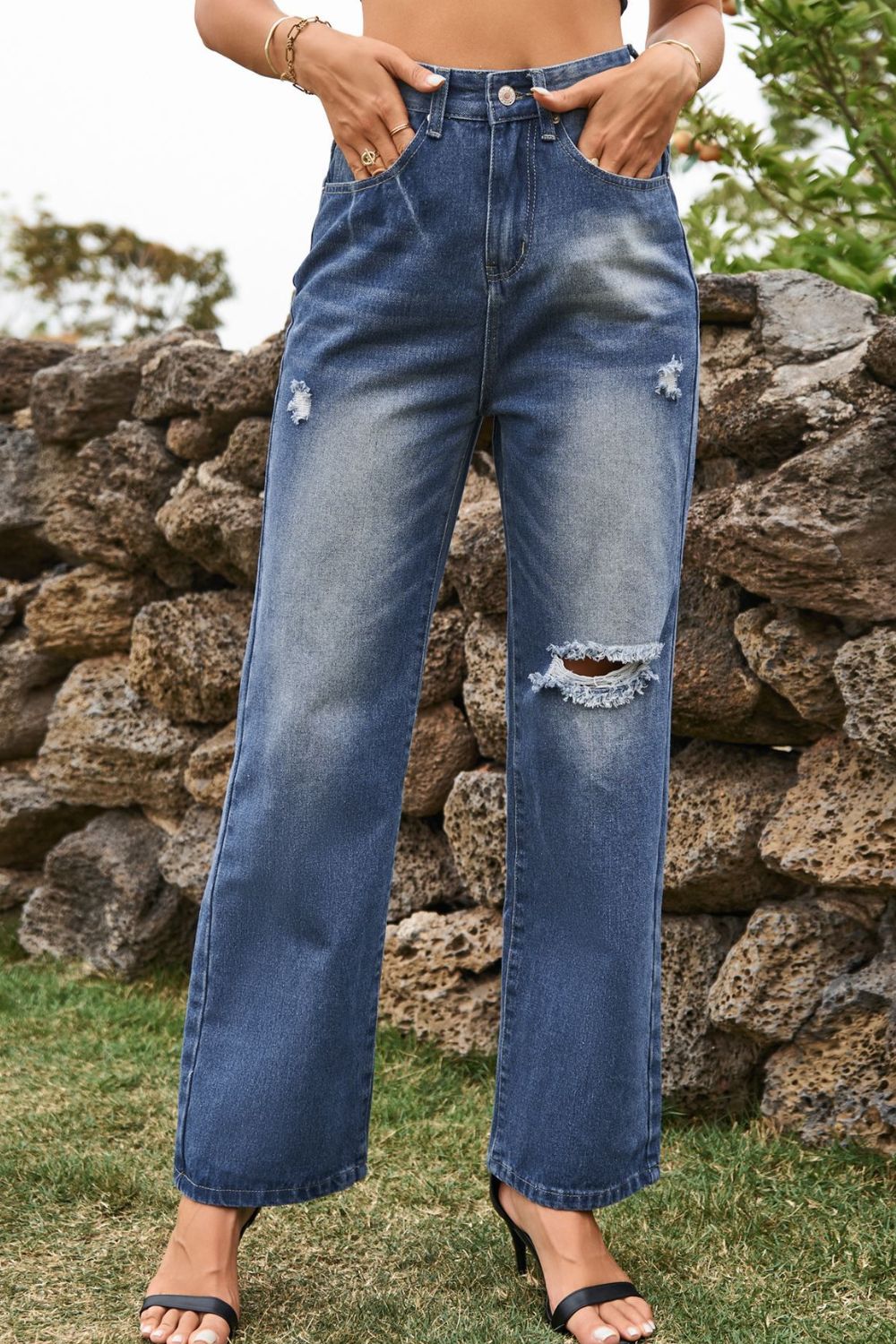 Distressed Buttoned Loose Fit Jeans - felvior