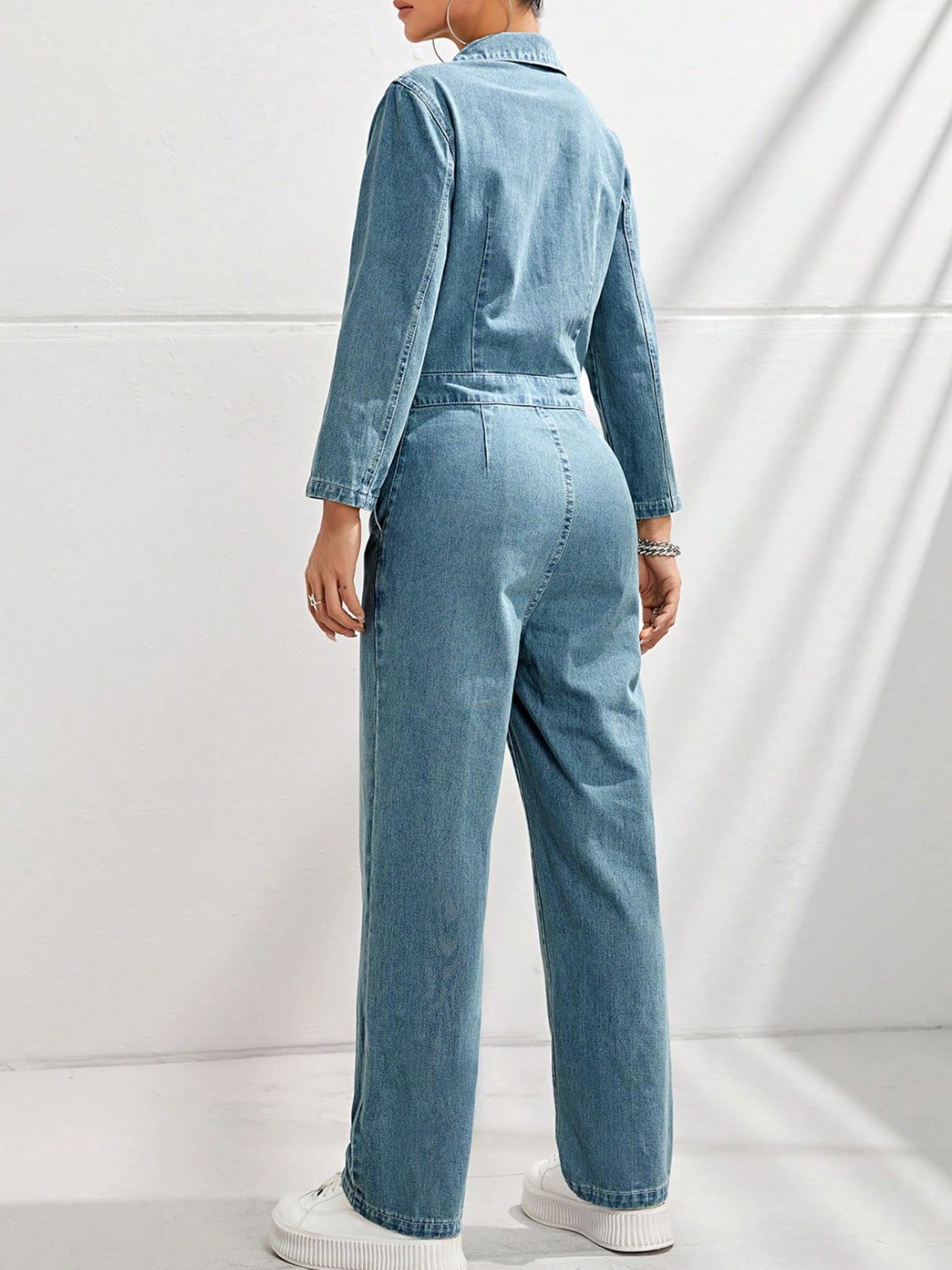 Jeans-Jumpsuit mit halber Knopfleiste und geradem Bein Zweitbild