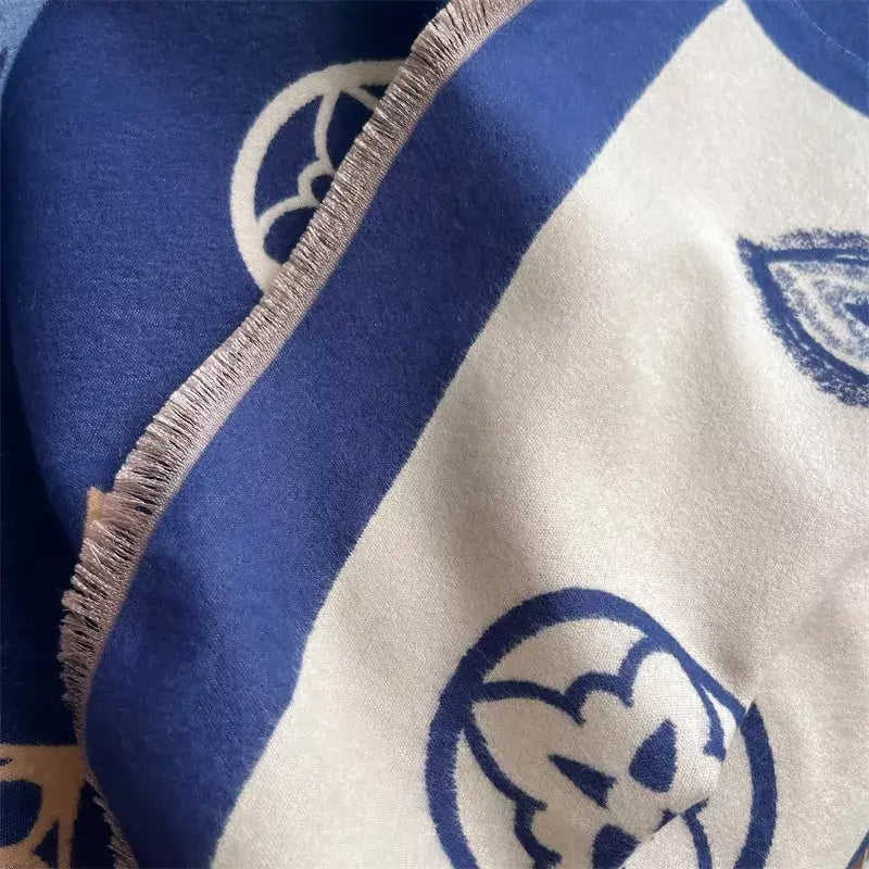 Alt Tag: raw hem polyester scarf close-up showing frayed edge and blue-and-white patterned fabric