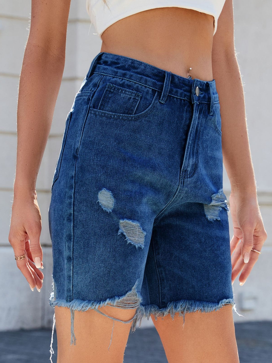 Distressed Raw Hem Denim Shorts - felvior