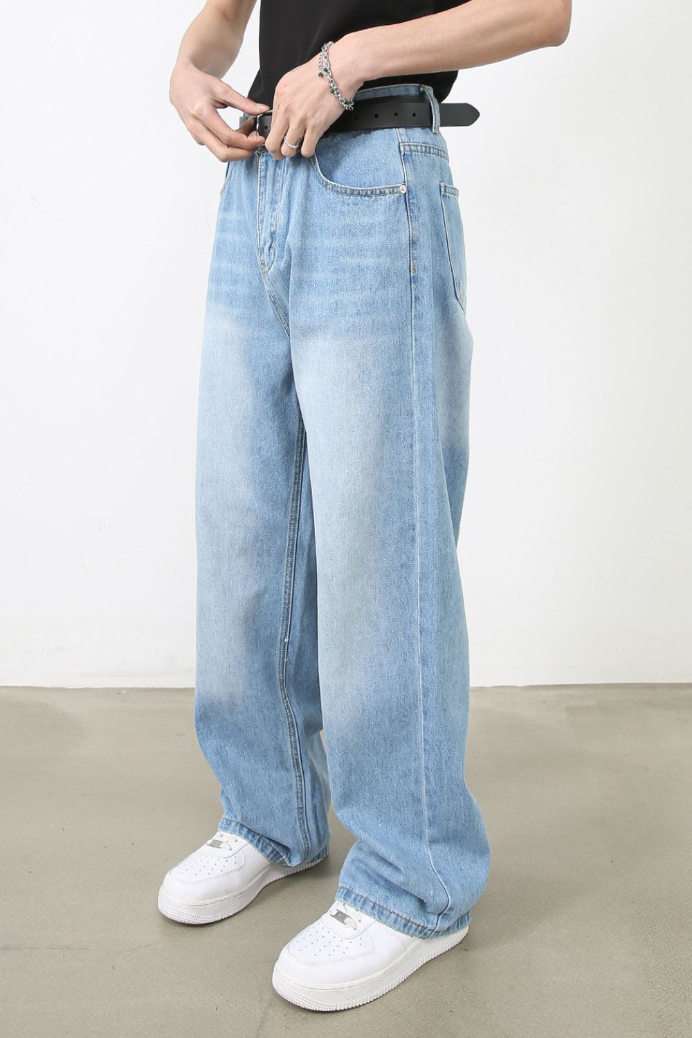 Men's Wide Straight Jeans with Pockets