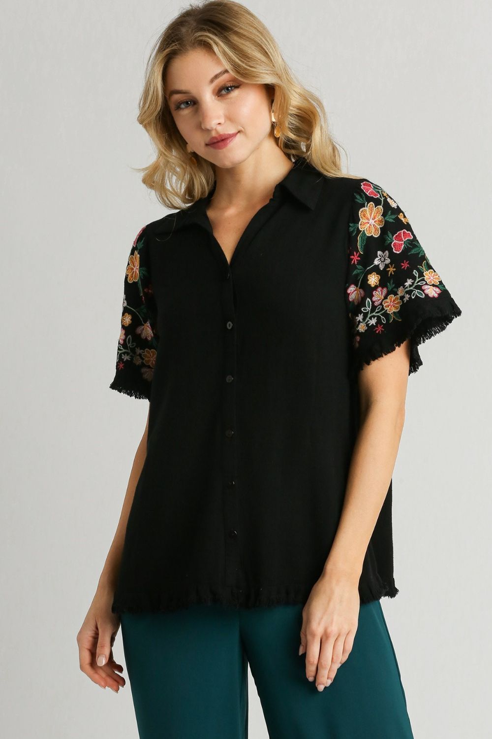 Umgee Full Size Linen Shirt with Embroidered Sleeves Plus Size Image principale du produit