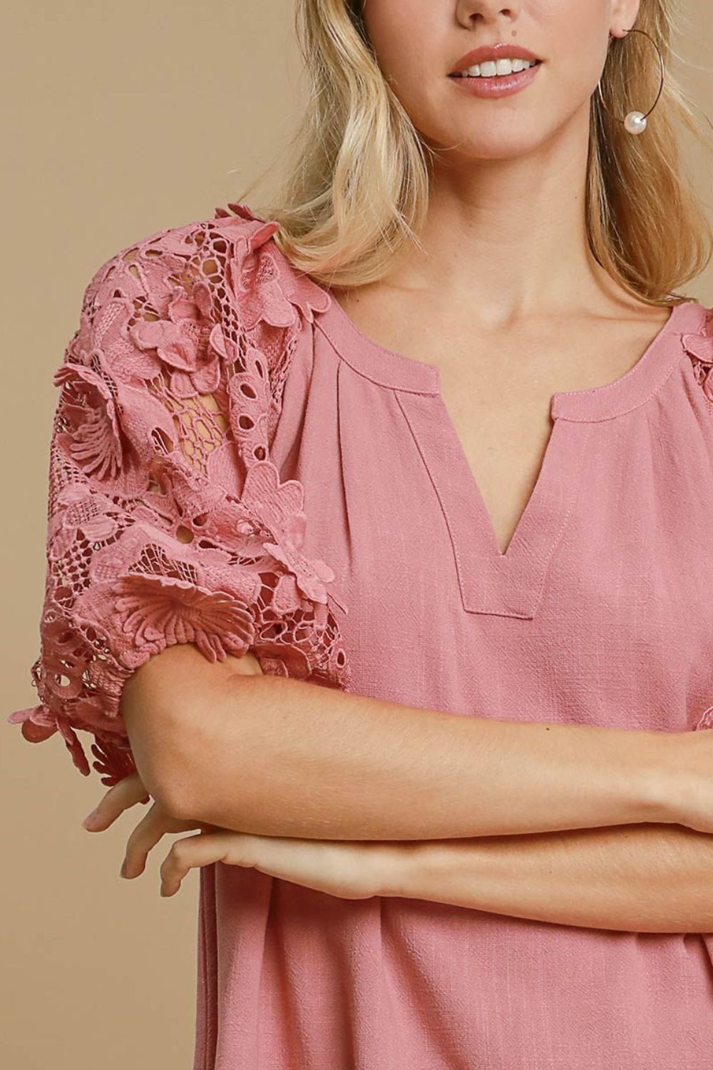 Haut Umgee coupe carrée en French Terry avec manches à fleurs 3D, grande taille Image secondaire du produit