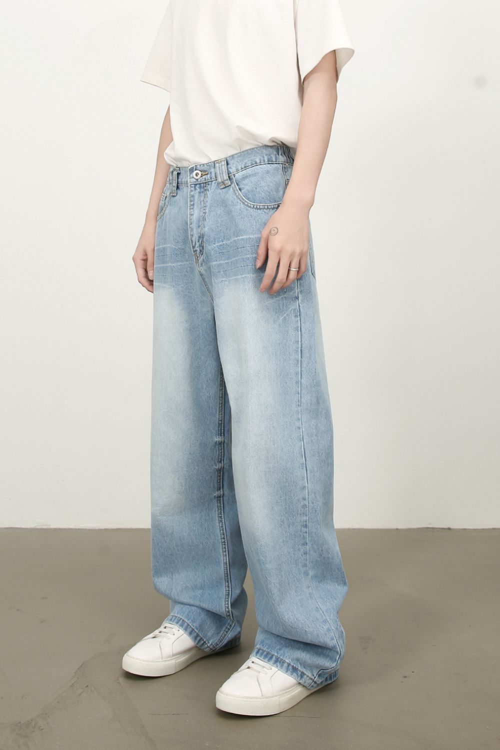 Men's Mid Rise Wide Leg Jeans with Pockets