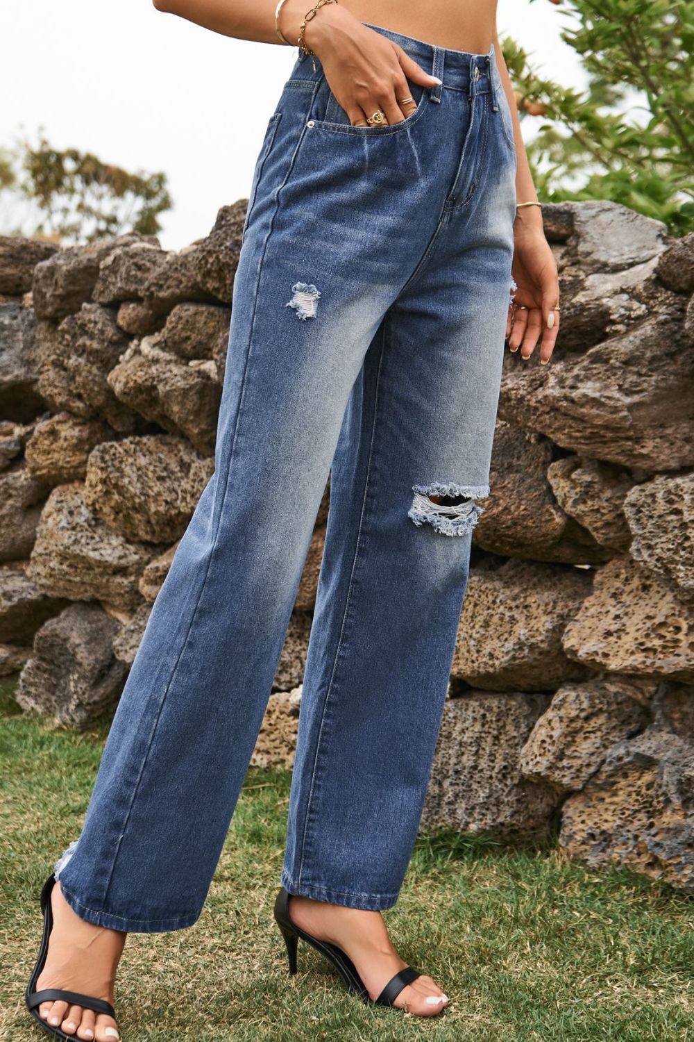 Distressed Buttoned Loose Fit Jeans - felvior