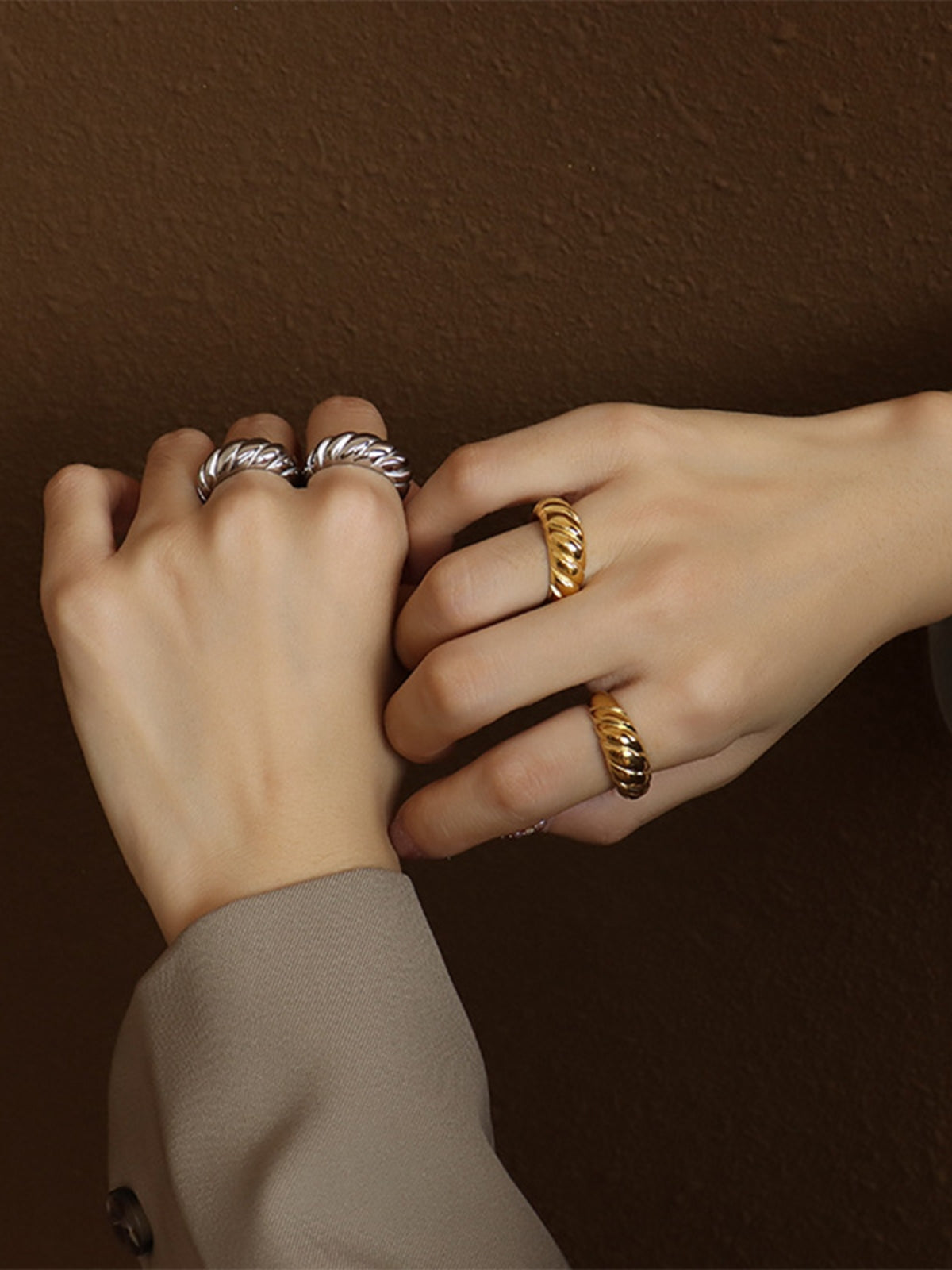 Ribbed Titanium Steel Ring Hauptbild