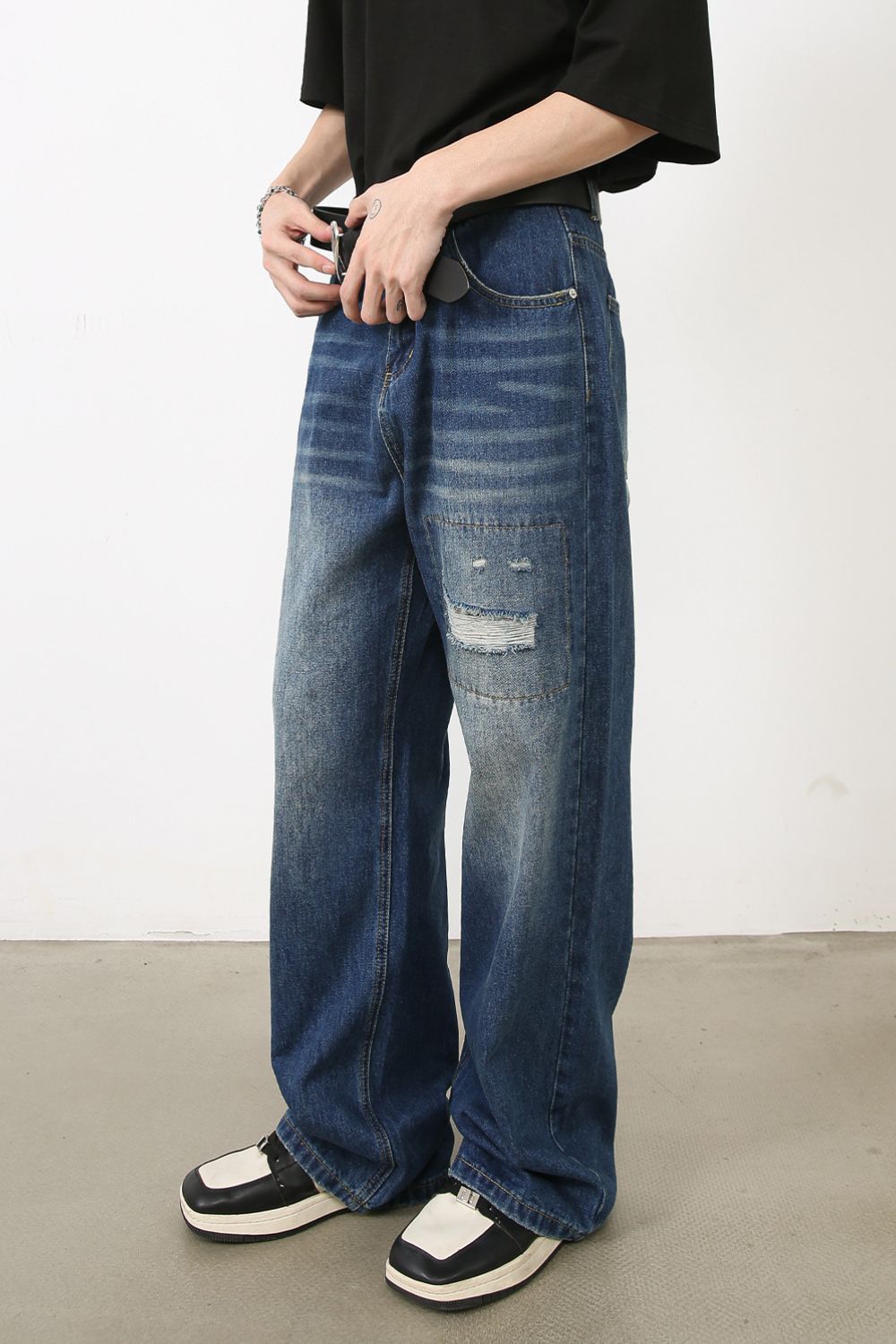 Men's Distressed Jeans with Pockets Zweitbild