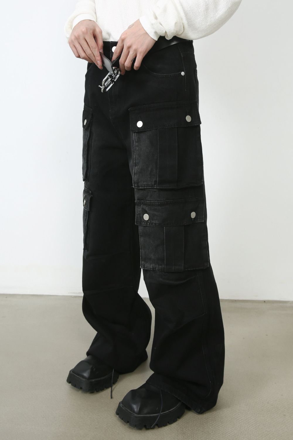 Men's Wide Leg Jeans with Cargo Pockets