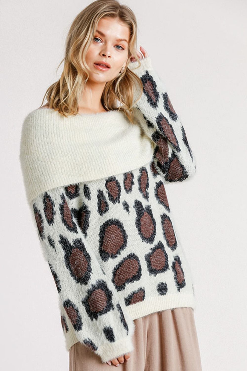 Umgee Full Size Leopard Off-Shoulder Long Sleeve Sweater Plus Size Hauptbild