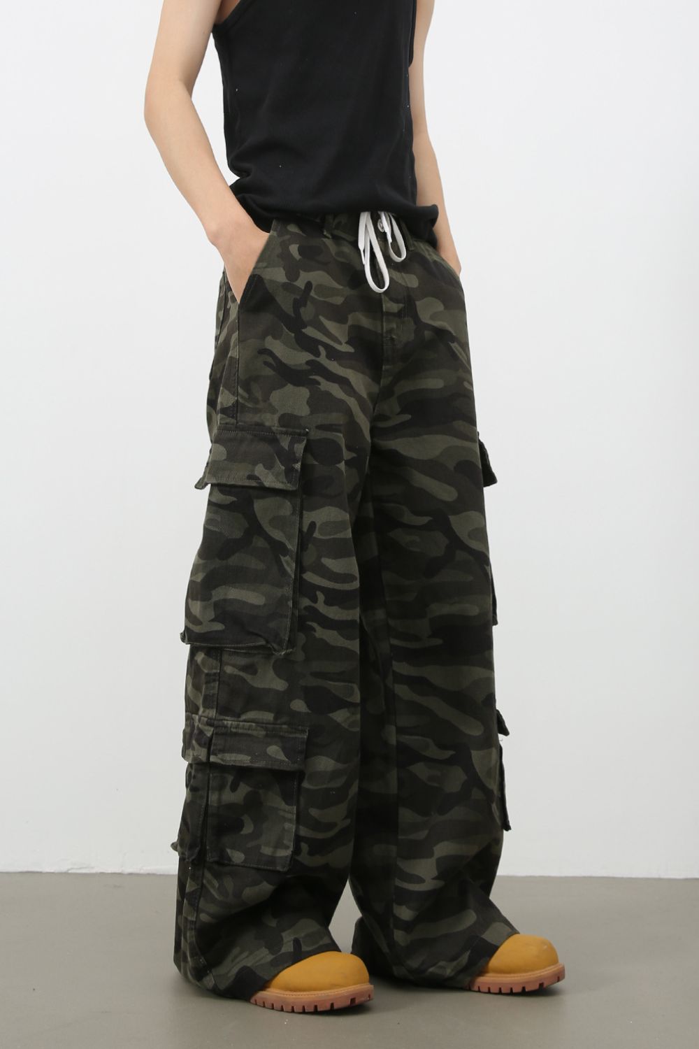 Men's Camouflage Wide Leg Jeans with Cargo Pockets - felvior