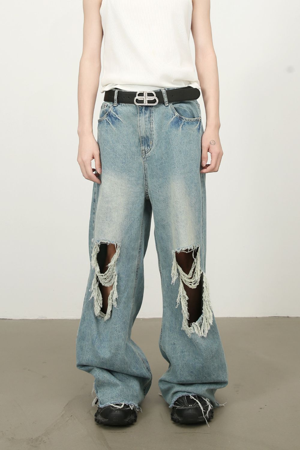 Men's Raw Hem Distressed Jeans Hauptbild