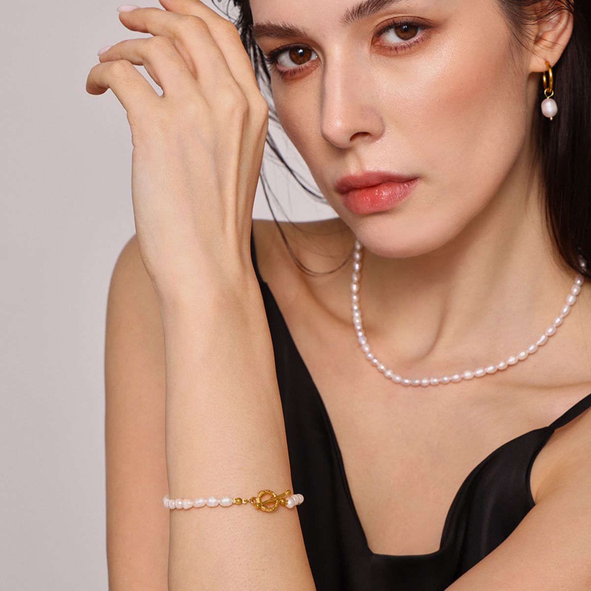 Pearl Necklace, Bracelet and Earrings 4-Piece Jewelry Set - felvior