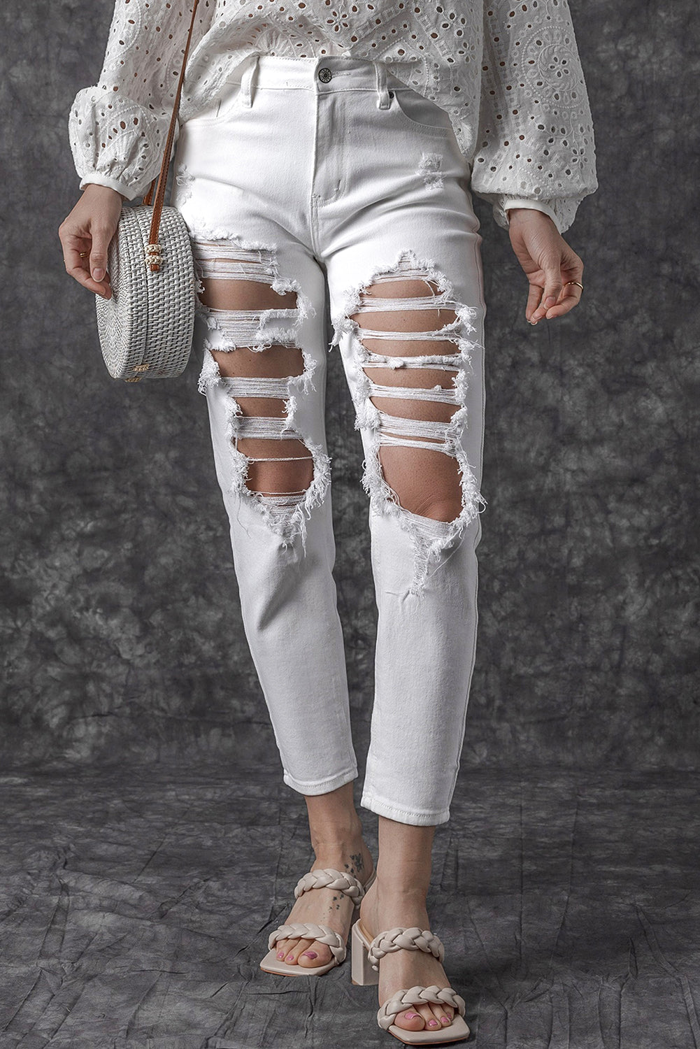 Distressed Jeans with Pockets - felvior