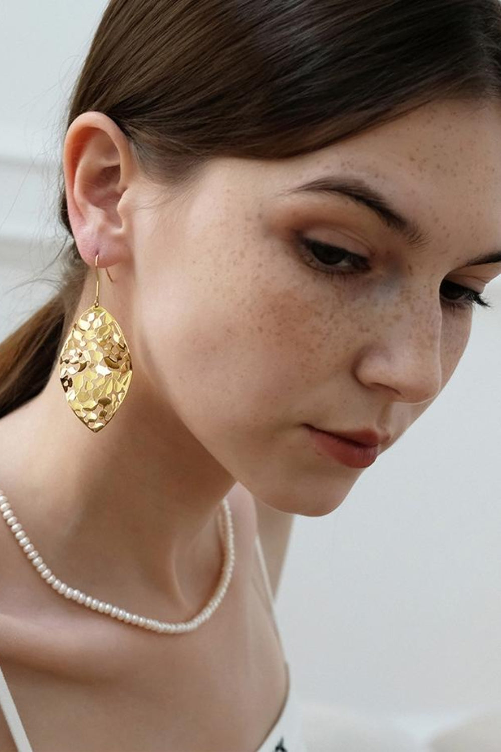 Brass Cutout Leaf Shape Earrings - felvior