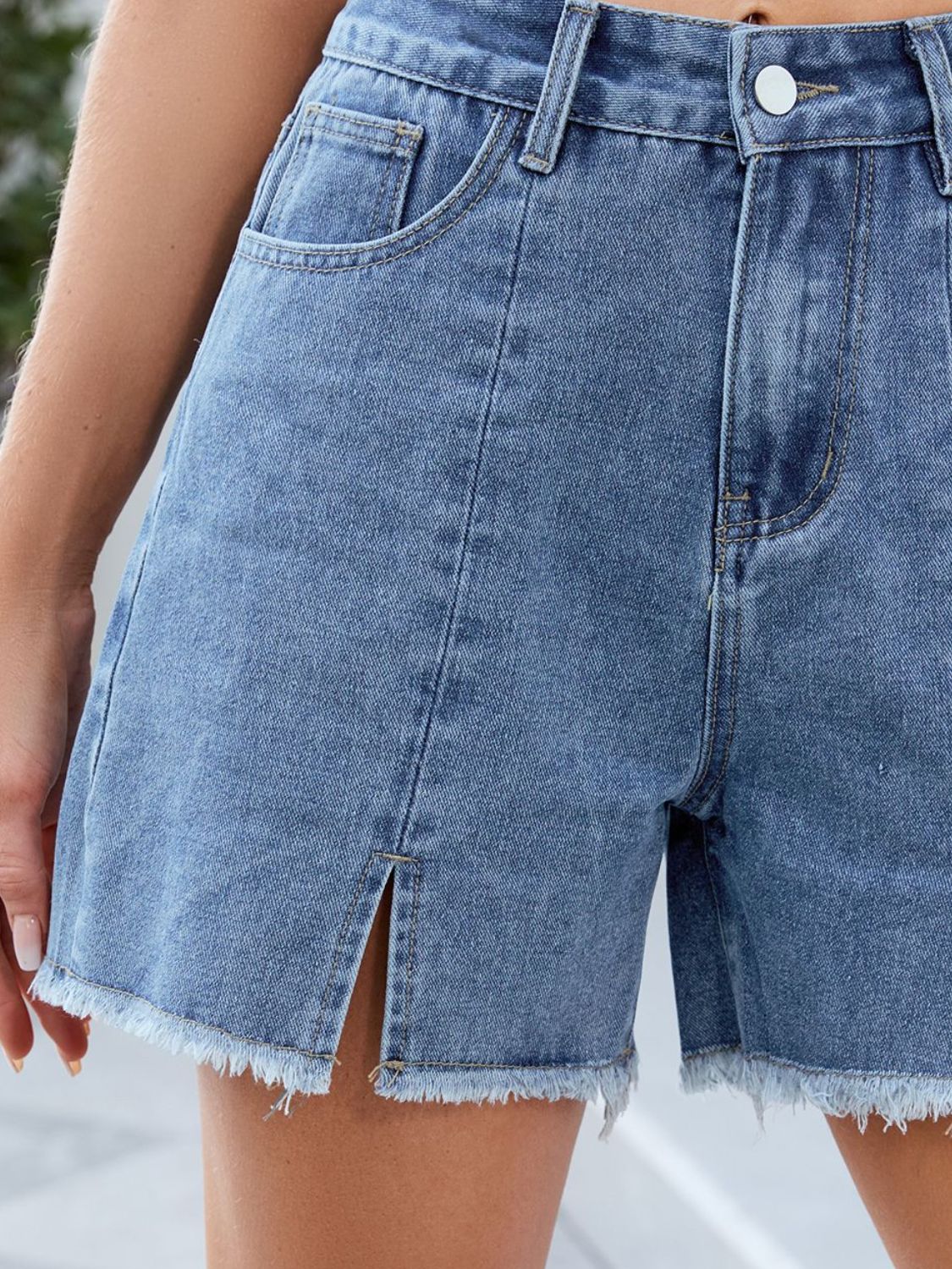 Raw Hem Slit Denim Shorts - felvior