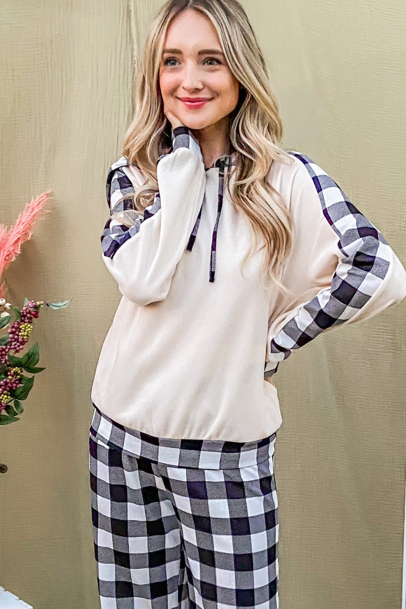 And The Why Drawstring Hooded Top and Plaid Pants Lounge Set Zweitbild