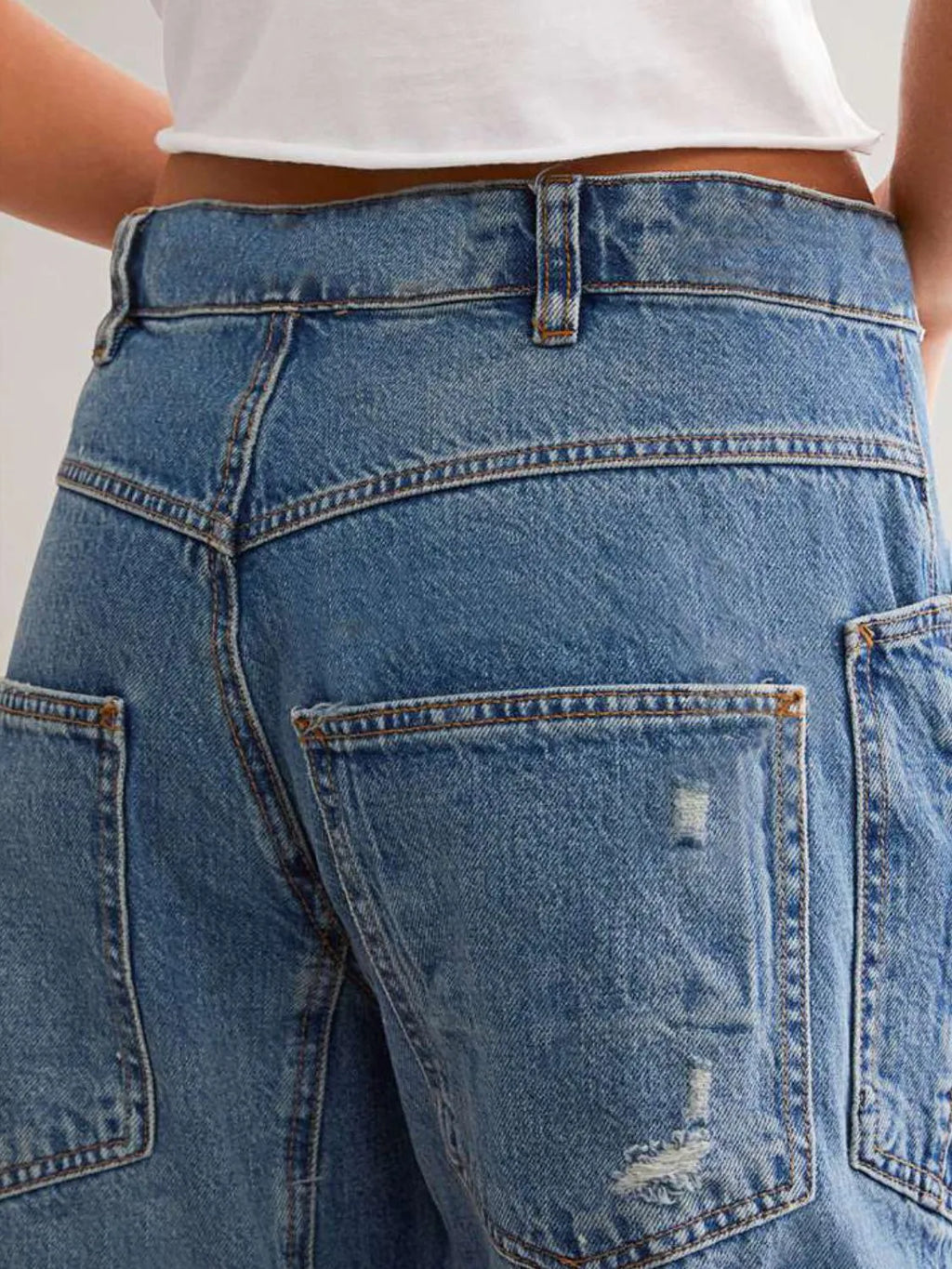 Distressed Jeans with Pockets
