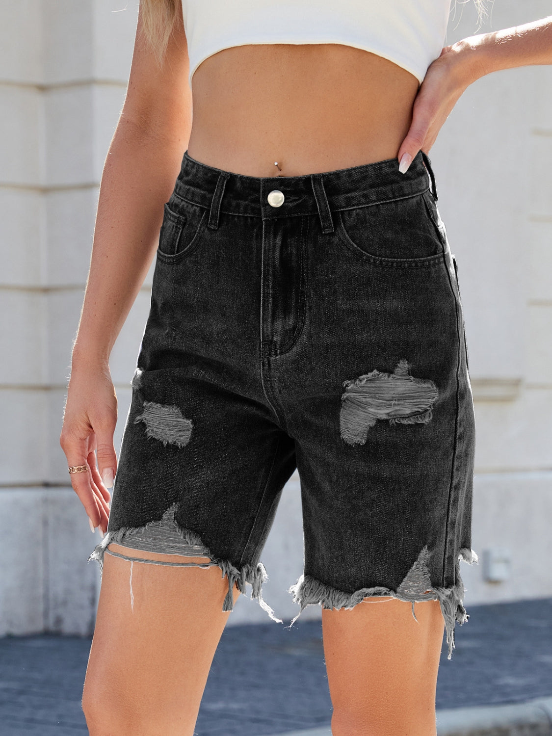 Distressed Raw Hem Denim Shorts - felvior