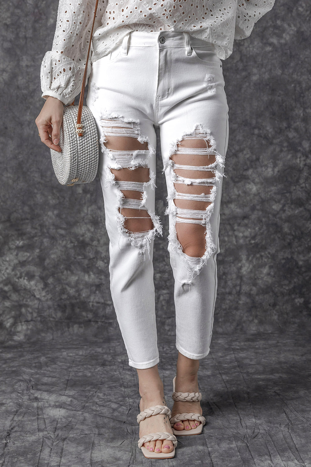 Distressed Jeans with Pockets - felvior