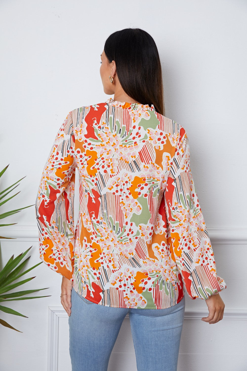 Langärmlige Bluse mit Blumenmuster und Rüschen Zweitbild