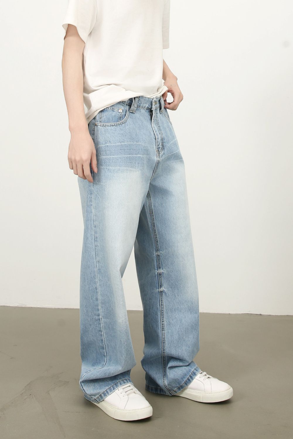Men's Mid Rise Wide Leg Jeans with Pockets