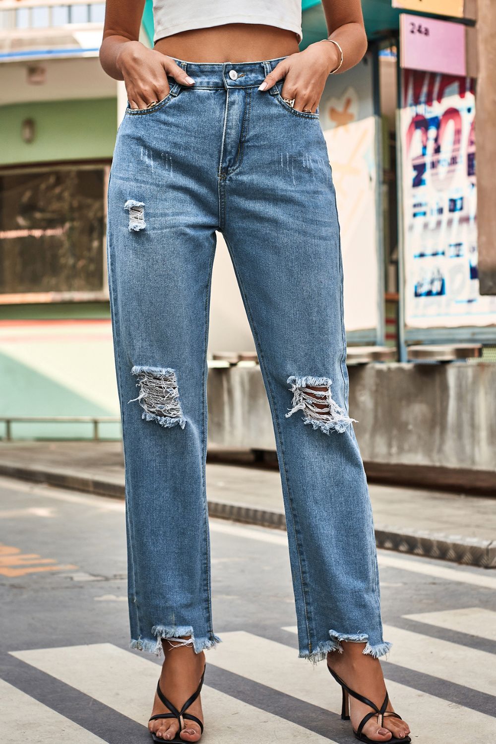 Distressed Buttoned Loose Fit Jeans - felvior