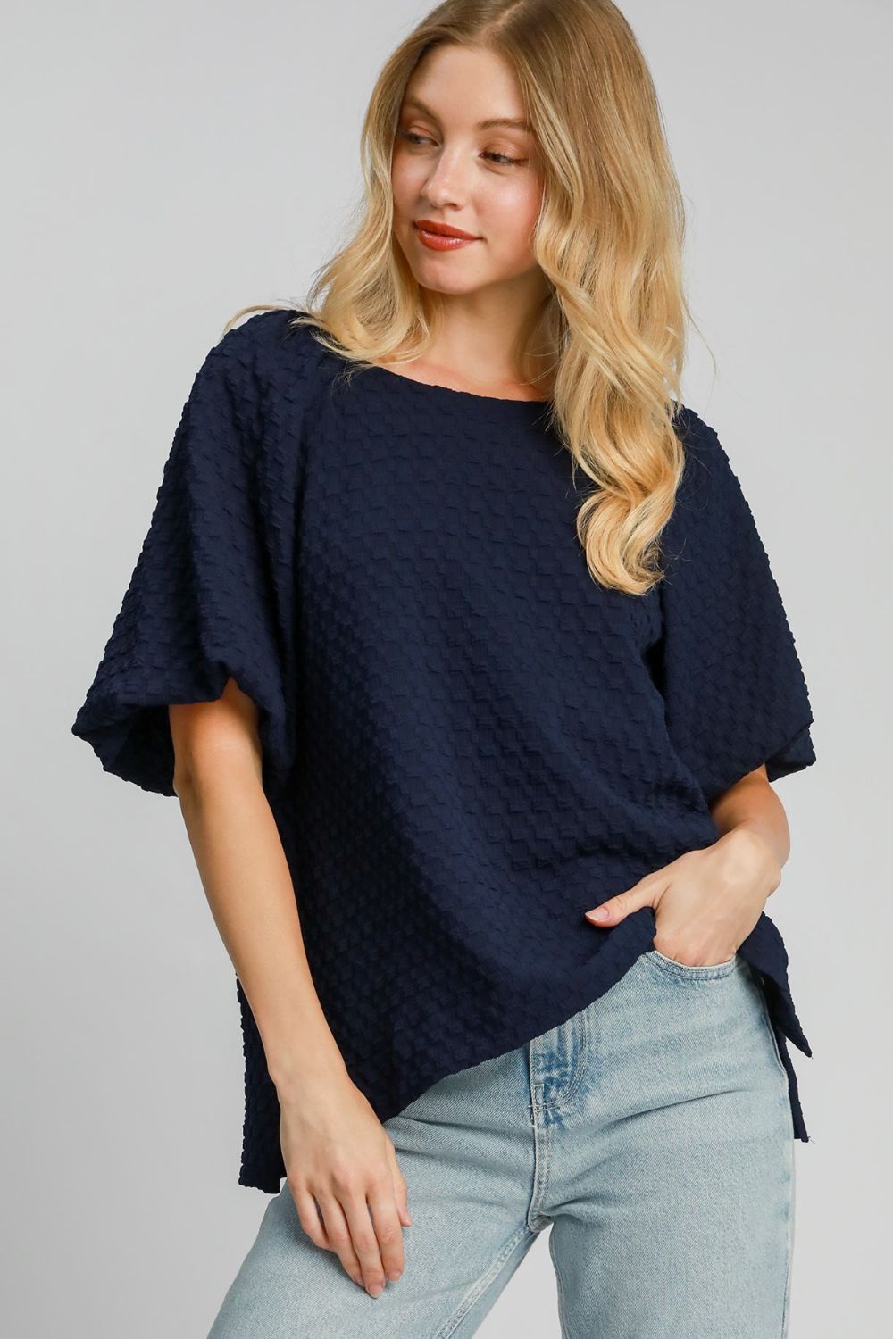 Umgee Full Size Boxy Cut Jacquard Round Neck Top with Side Slit Plus Size Image principale du produit
