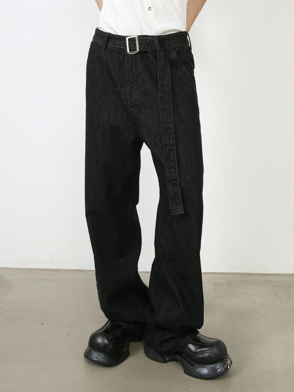 Men's Loose Fit Jeans with Pockets