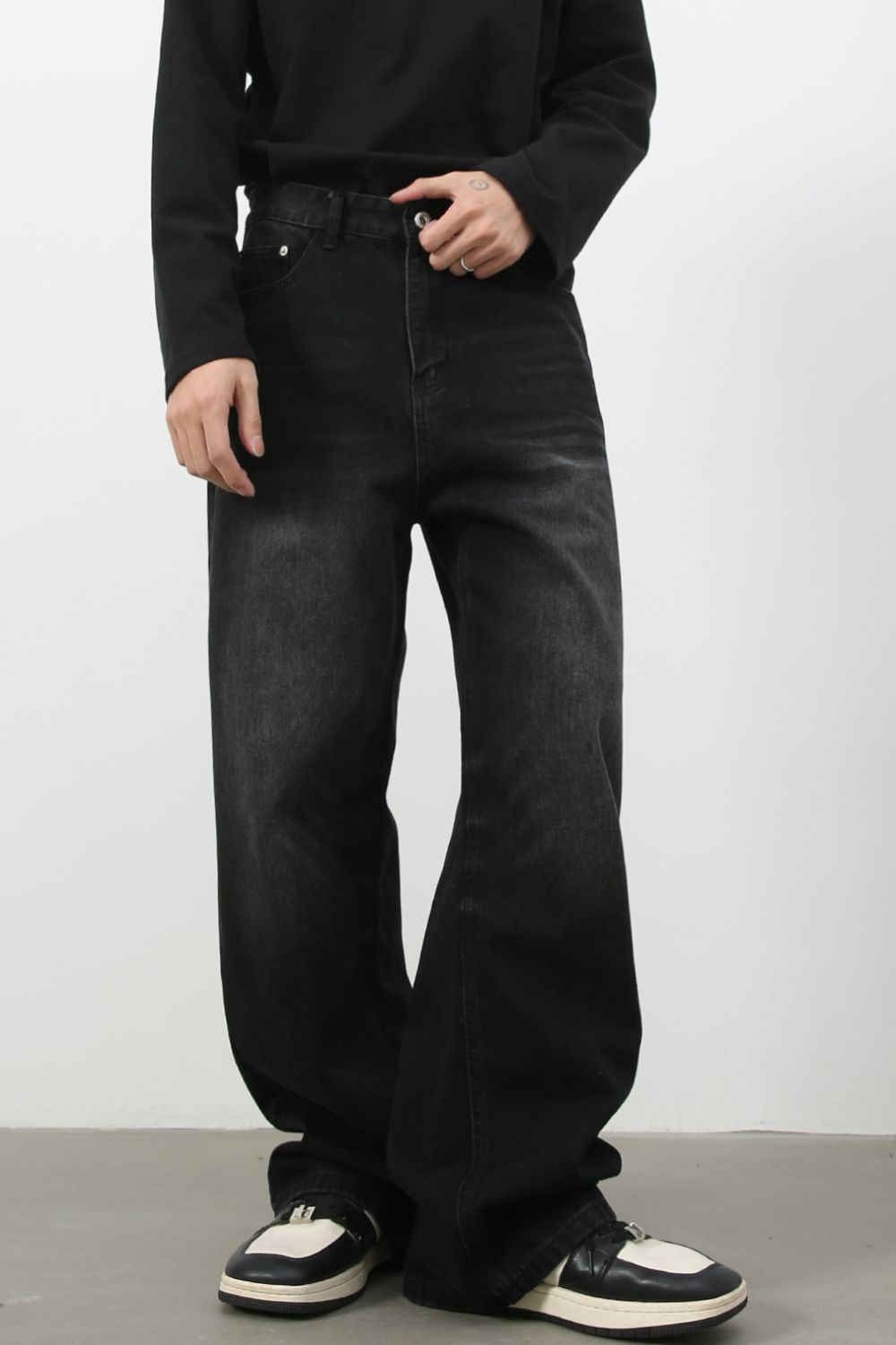 Men's Mid Rise Wide Leg Jeans