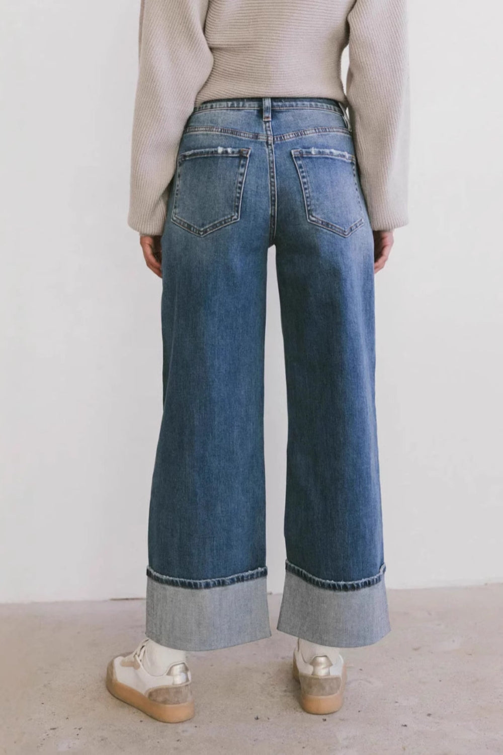 Straight Leg Jeans with Pockets - felvior