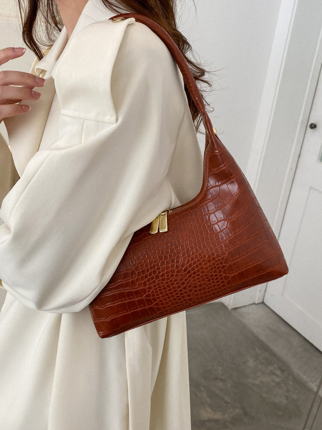 Crocodile Grain Shoulder Bag - felvior