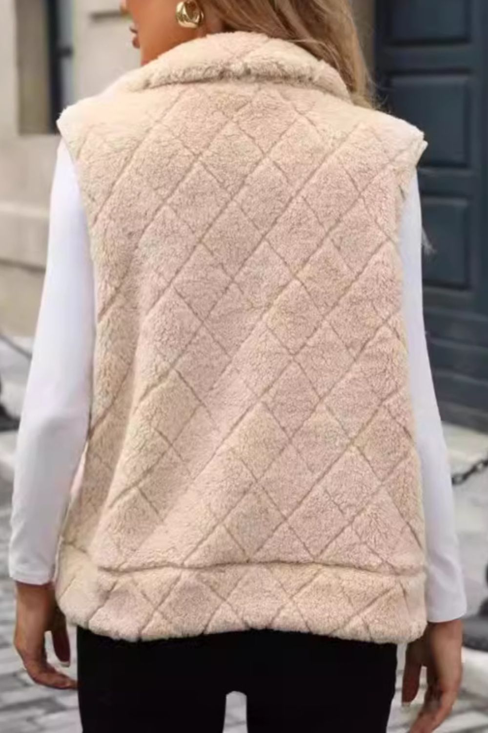 Manteau sans manches zippé à texture écossaise duveteuse Image secondaire du produit