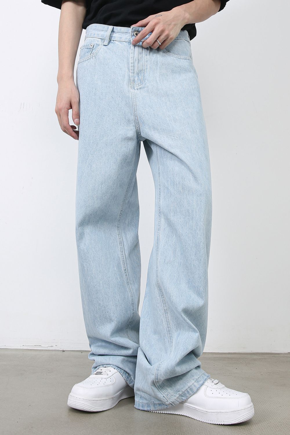 Men's Loose Fit Jeans with Pockets