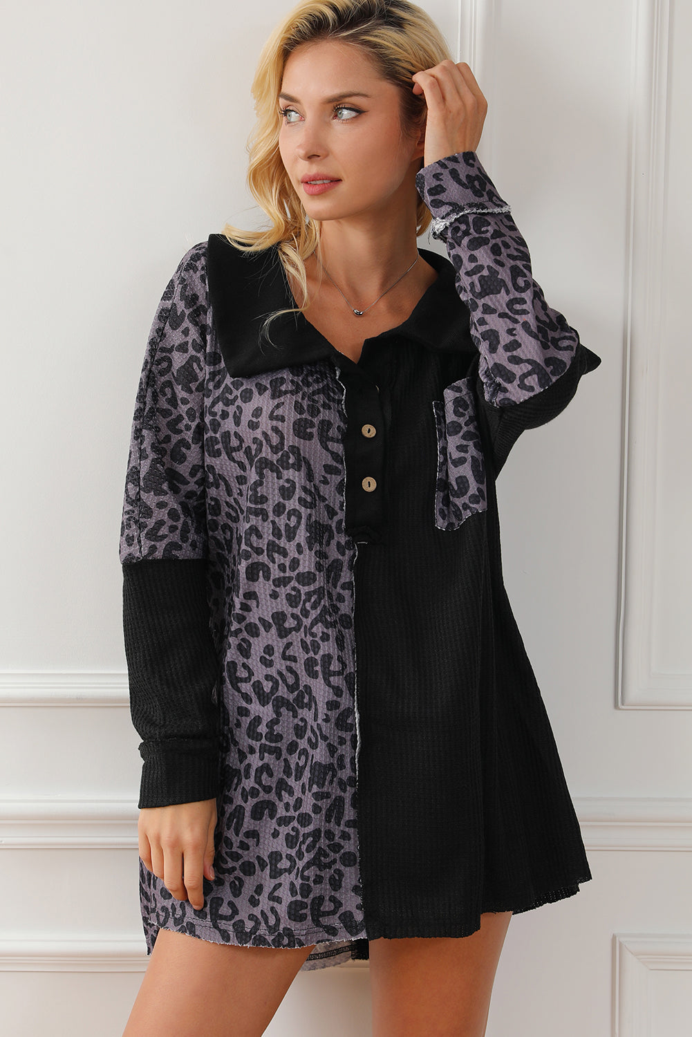 Half Button Leopard Collared Neck Blouse Hauptbild