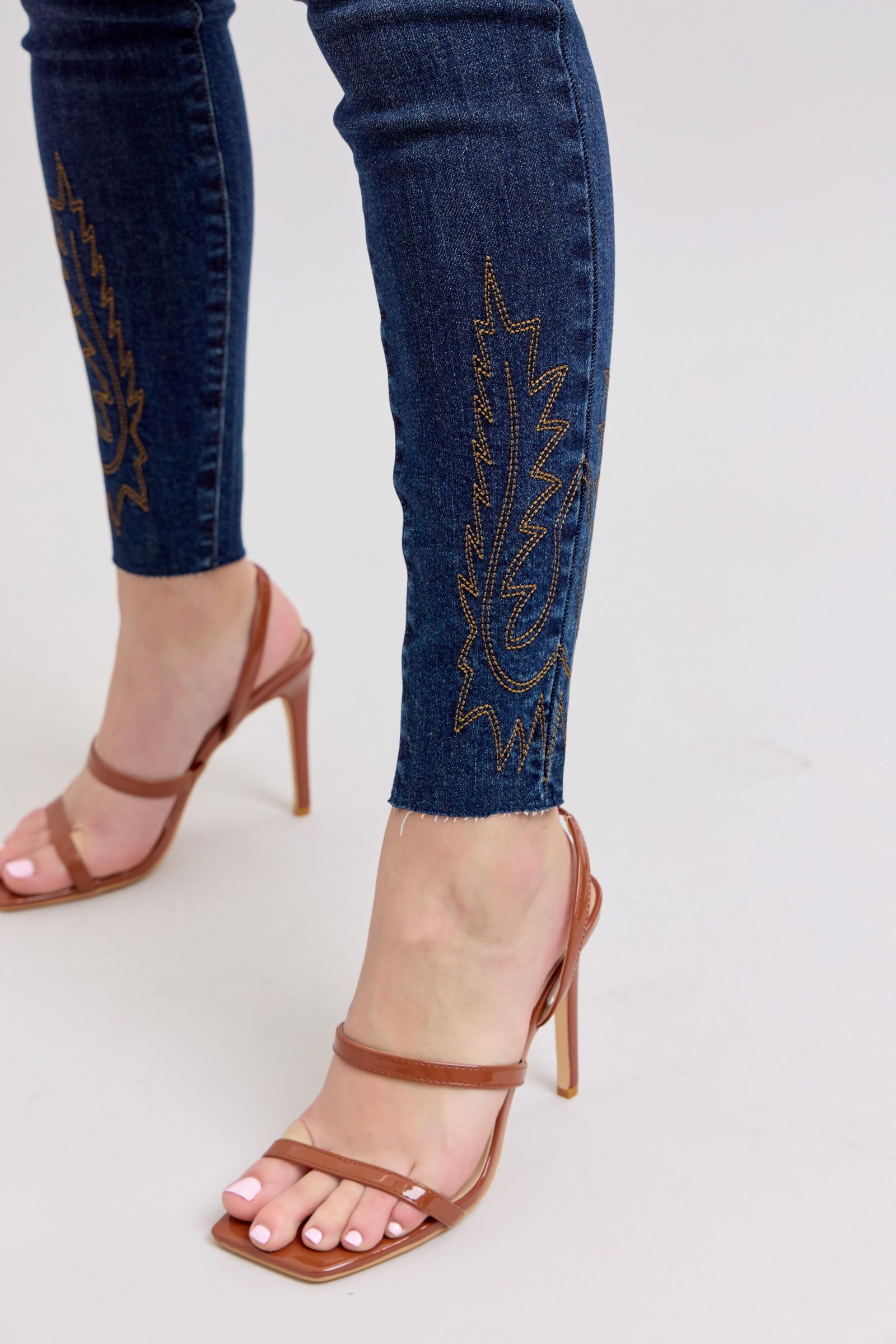 Judy Blue Full Size Embroidered High Rise Skinny Jeans Plus Size - felvior