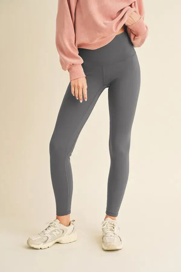 Yelete Full Size Fleece Lined High Waisted Leggings Image principale du produit