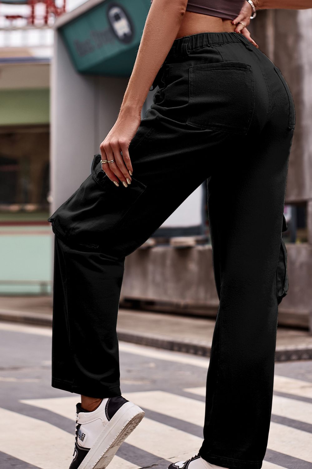 Buttoned Knee Pockets Loose Fit Jeans - felvior