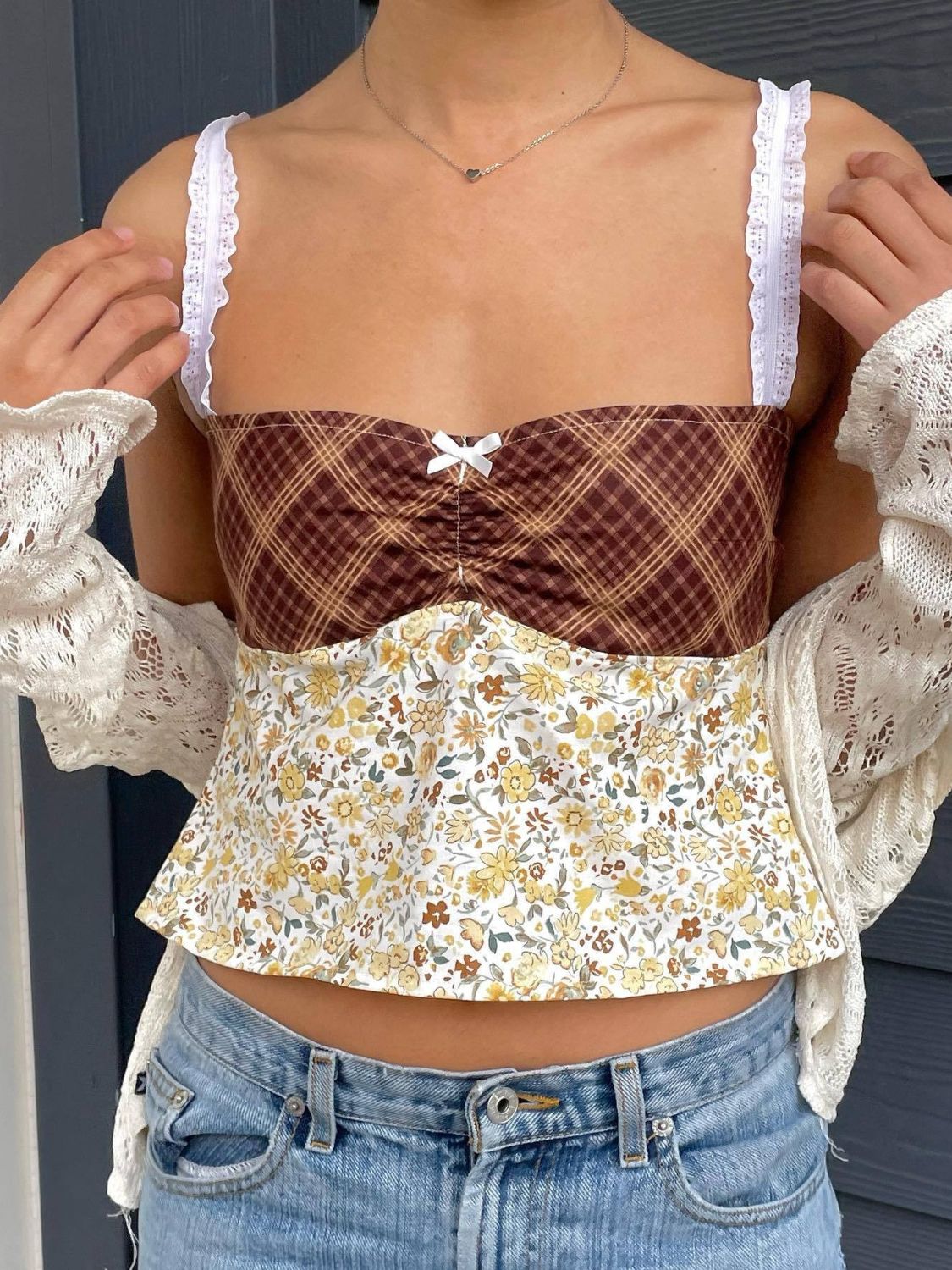 Lace Detail Floral Sweetheart Neck Cami Secondary image