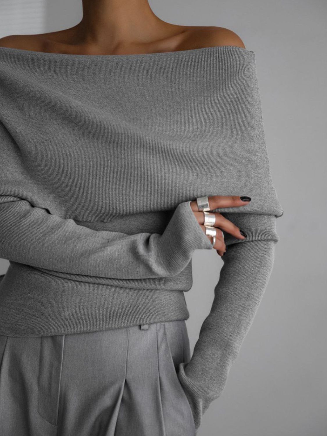 Off-Shoulder Long Sleeve Knit Top - felvior