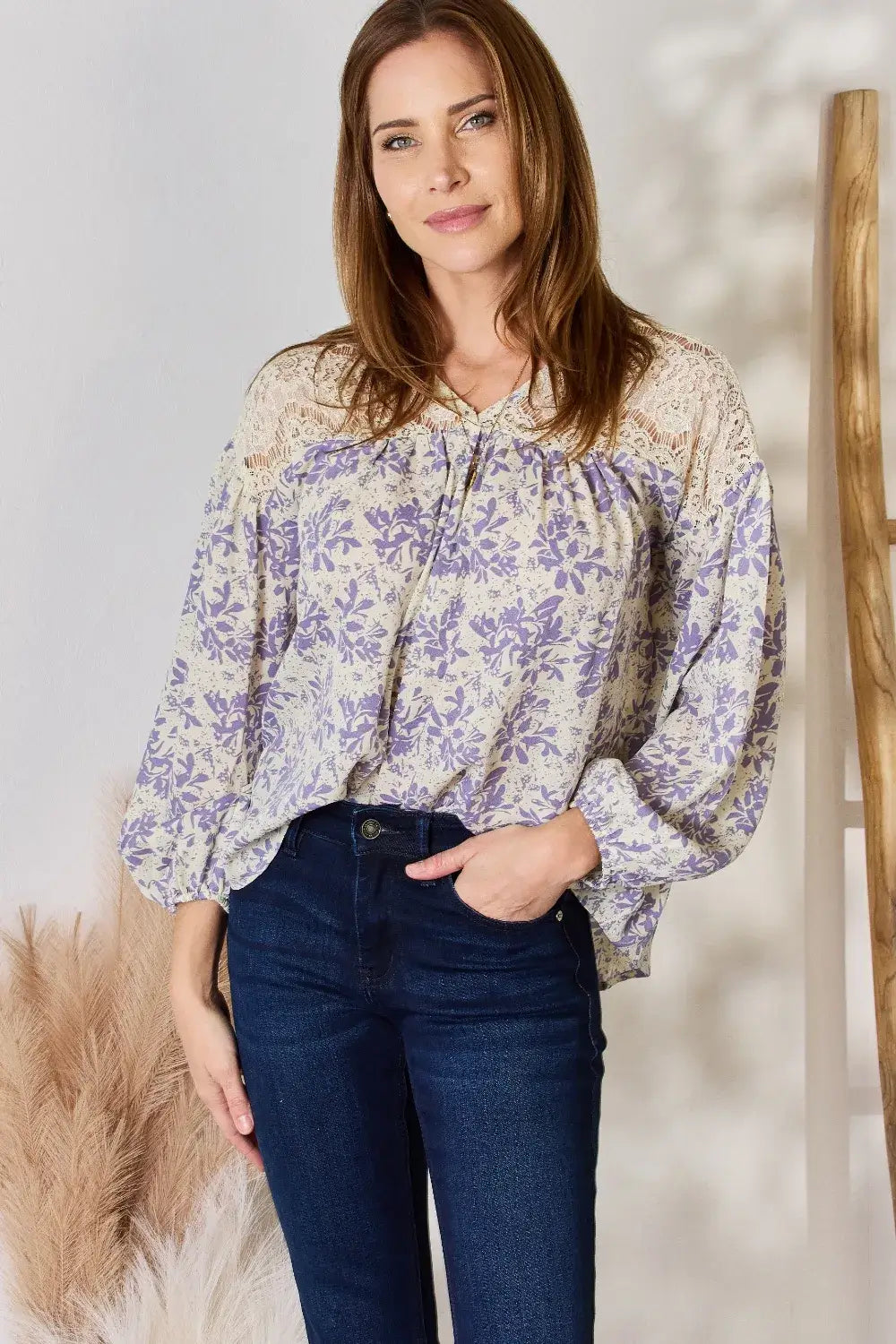 Hailey & Co Full Size Lace Detail Printed Blouse Hauptbild