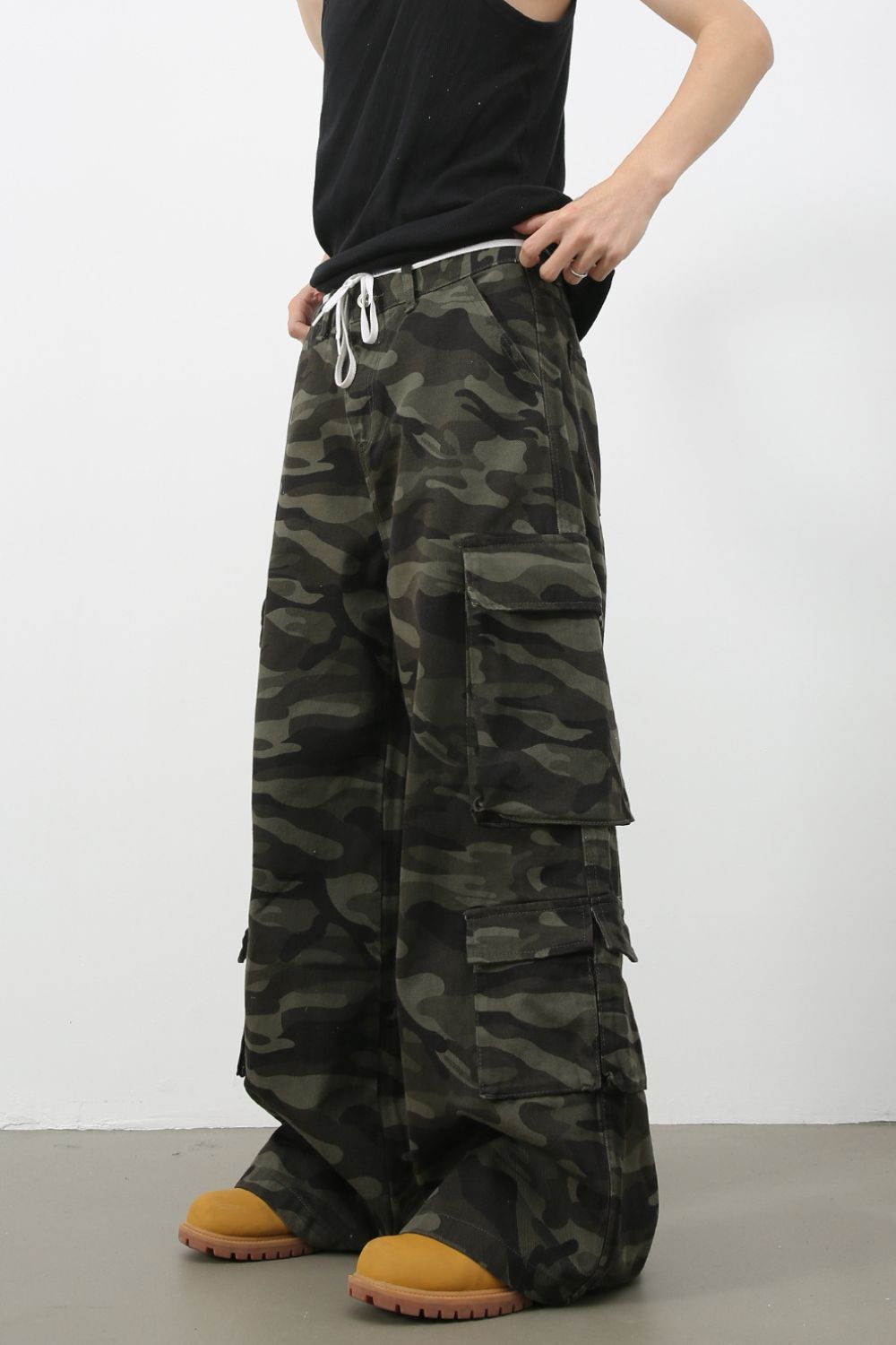 Men's Camouflage Wide Leg Jeans with Cargo Pockets - felvior
