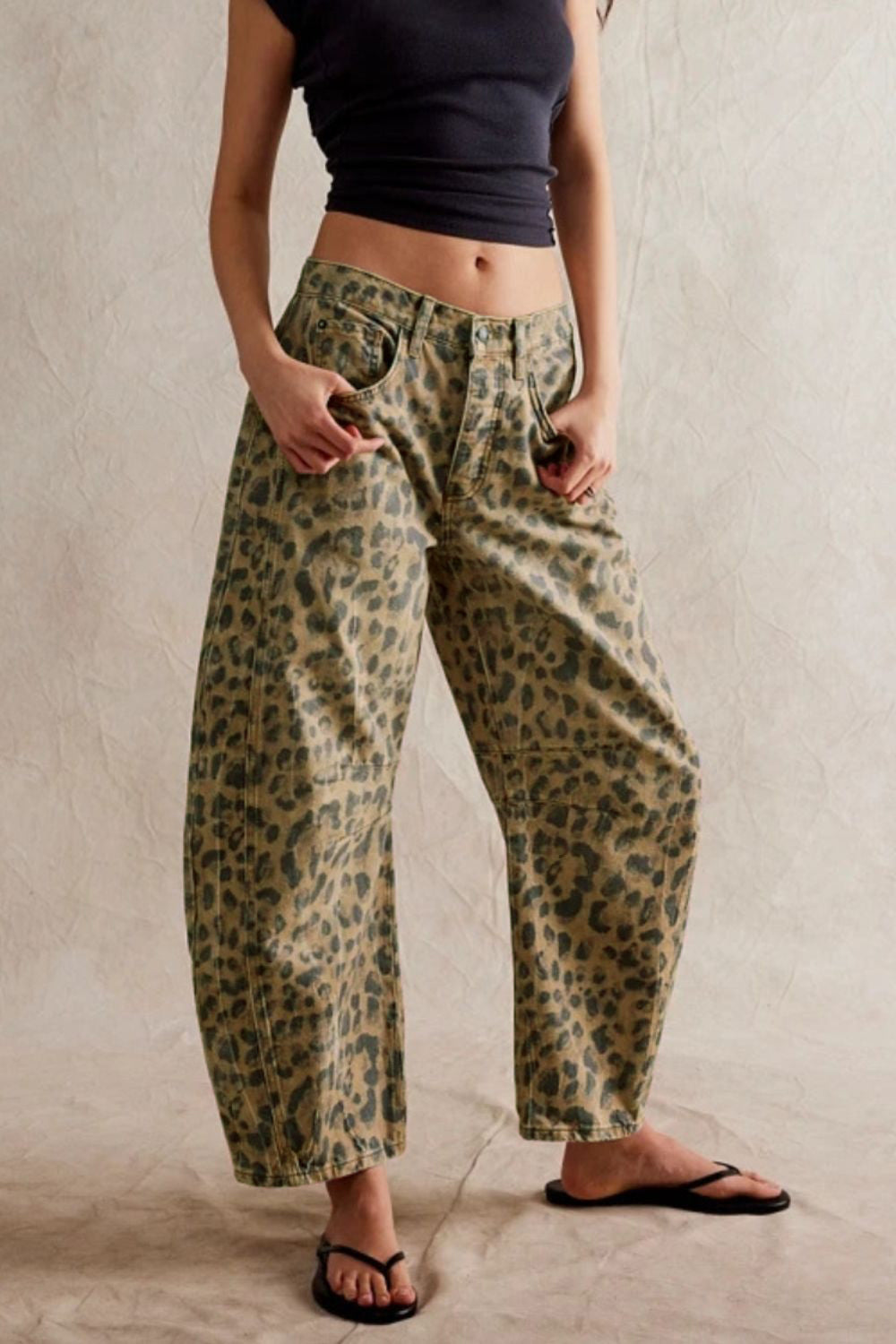 Wide Leg Jeans with Pockets - felvior